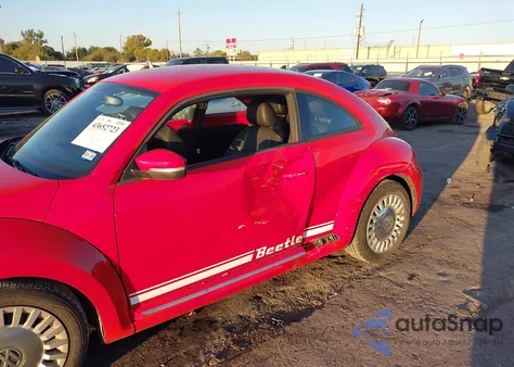 2014 Volkswagen Beetle 2.5L z USA, uszkodzony, nr VIN 3VWJP7AT5EM612259